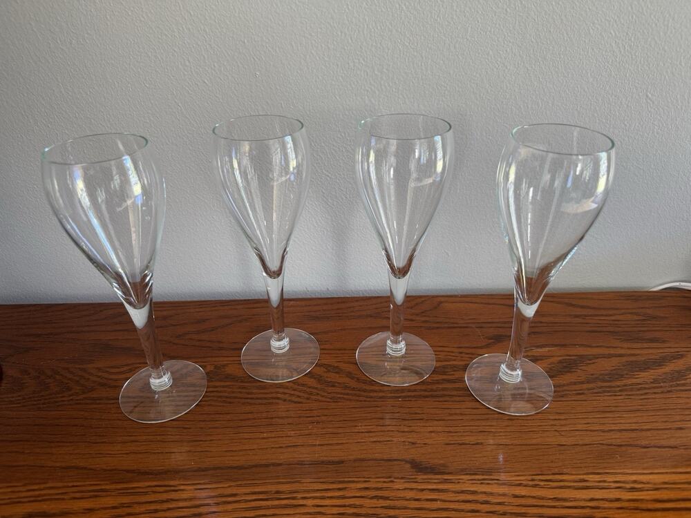 Tulip Wine Glasses Champagne Flutes SET OF 4. Excellent Condition
